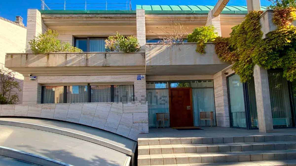 Величественная вилла в Сарагосе площадью 700 м² с подогреваемым бассейном выставлена за €1,9 млн